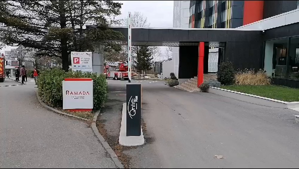 Bărbat cazat într-un hotel din Slatina, căzut de la etajul opt. Anchetatorii încearcă să afle dacă e accident sau sinucidere UPDATE VIDEO