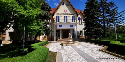 Primăria orașului Simeria  Foto Daniel Guță jpg