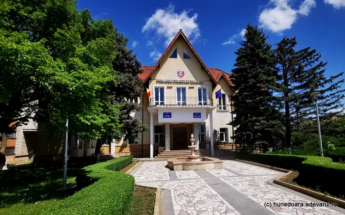 Primăria orașului Simeria. Foto: Daniel Guță