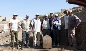 Stela descoperită la Luxor (© Ministerul Turismului și Antichităților din Egipt)