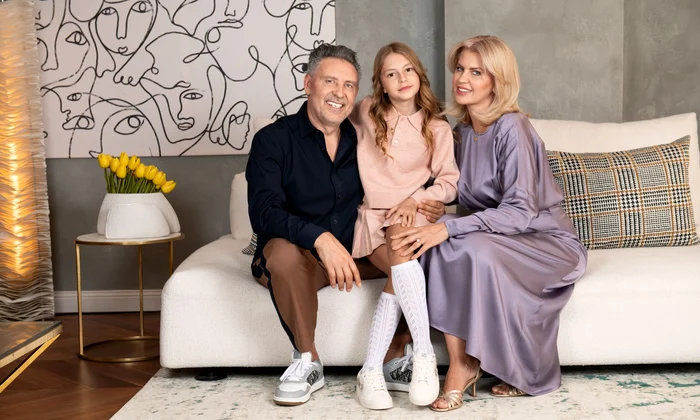 Alexandru Sautner și familia foto OK! Magazine DSC 7550 (3) jpg