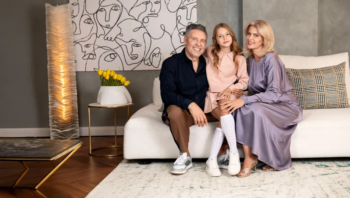 Alexandru Sautner și familia foto OK! Magazine DSC 7550 (3) jpg