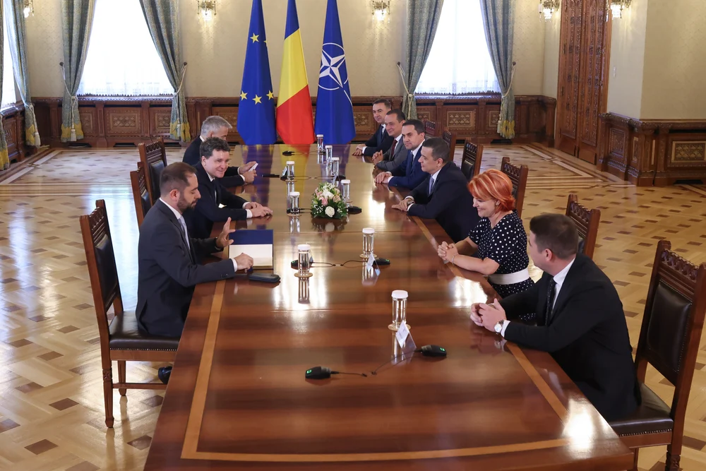 Zi decisivă în coaliție: pensiile magistraților și funcțiile-cheie, din nou în dezbatere. Negocieri tensionate înaintea votului din Parlament