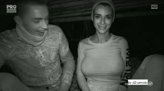 Alexandra şi-a mişcat silicoanele spre amuzamentul colegilor