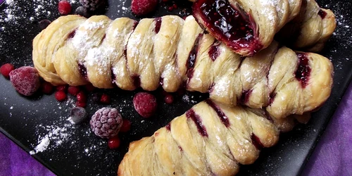 strdel cu fructe de padure 