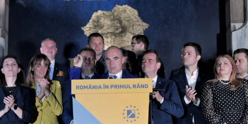 Liderii Partidului National Liberal (PNL) precum si candidatii partidului la alegerile europarlamentare fac declaratii de presa FOTO Mediafax / Andreea Alexandru