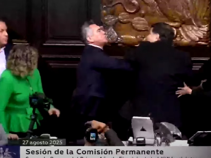 Bătaie în Senatul Mexicului, între liderul unui partid de opoziție și președintele Camerei: „M-a lovit și a spus: «O să te bat, o să te omor»”