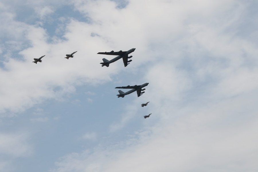Două bombardiere americane au aterizat la Baza Kogălniceanu. Aeronavele au fost interceptate de Rusia deasupra Mării Barenț FOTO 
