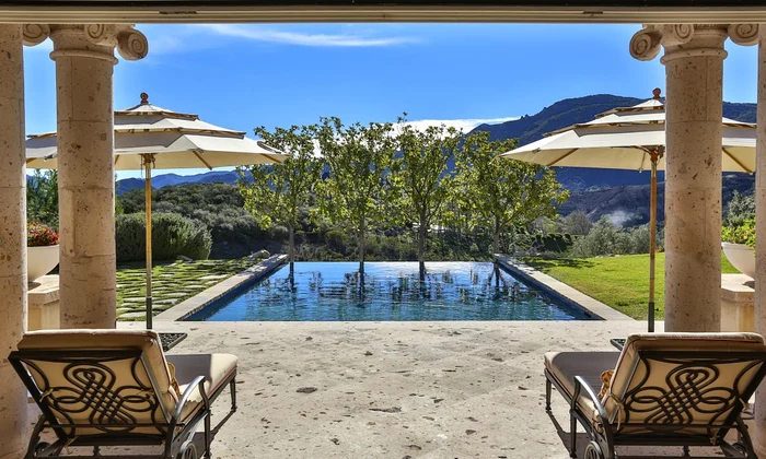 The pop star Britney Spears has purchased a villa in Thousand Oaks for 7 4 million US dollars (approx  6 7 million euros)  jpeg