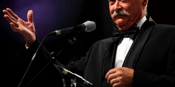 Interpretul va fi prezent pe scena Teatrului arădean