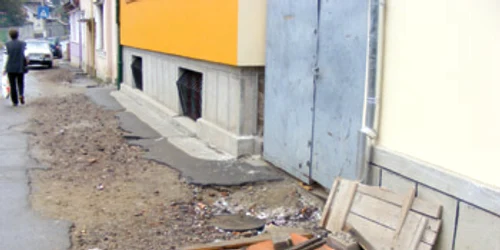Reşiţa: ORAŞUL PE SCURT / Lucrări de canalizare oprite