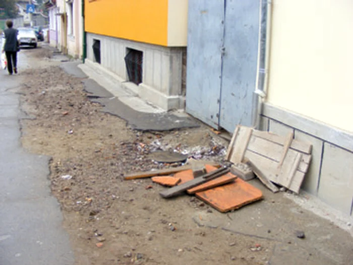 Reşiţa: ORAŞUL PE SCURT / Lucrări de canalizare oprite