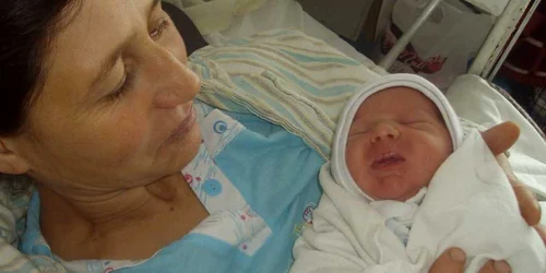 Femeia a născut acasă