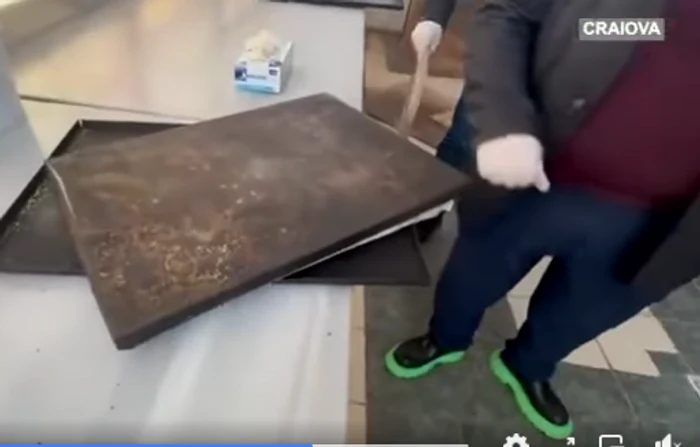Cizmele lui Piedone sunt de la brandul Bottega Veneta. FOTO captură video Facebook