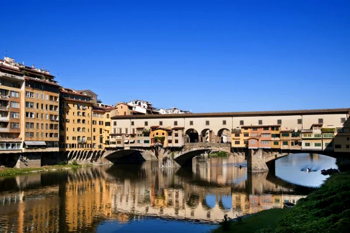 În Florența, Italia, poate fi admirată lucrarea „Nașterea lui Venus” realizată de Botticelli