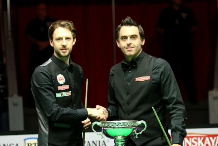 
    Judd Trump (stânga) l-a învins pe Ronnie O' Sullivan în finala turneului European Masters  