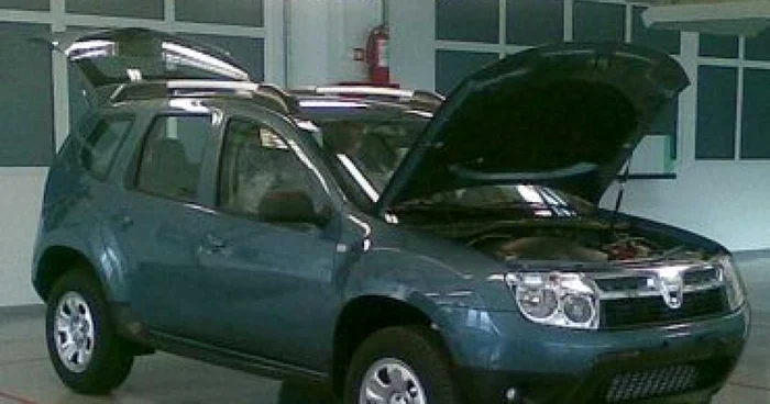 Au apărut noi imagini spion cu Dacia SUV - Revista presei interne