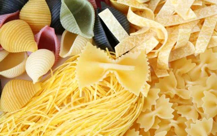 Pastele se vor afla şi ele printre alimente FOTO assets.sport.ro