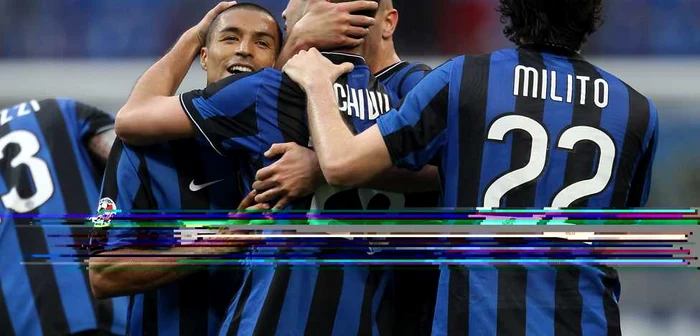 Cristi Chivu şi Diego Milito sunt doi dintre numeroşii jucători străini din lotul lui Inter FOTO Click!