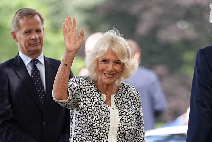 Regina Camilla nu se dezlipește de brățara sa valoroasă Van Cleef, Profimedia (2) jpg