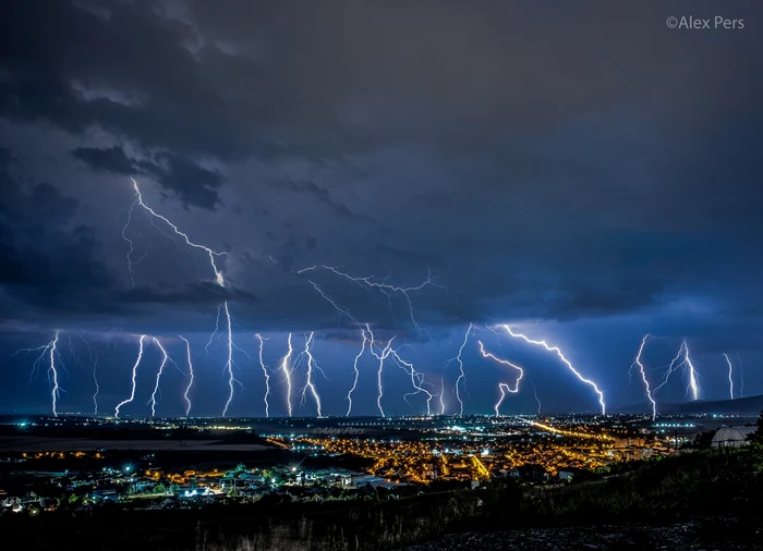 Furtună la Piatra Neamț FOTO Alex Pers