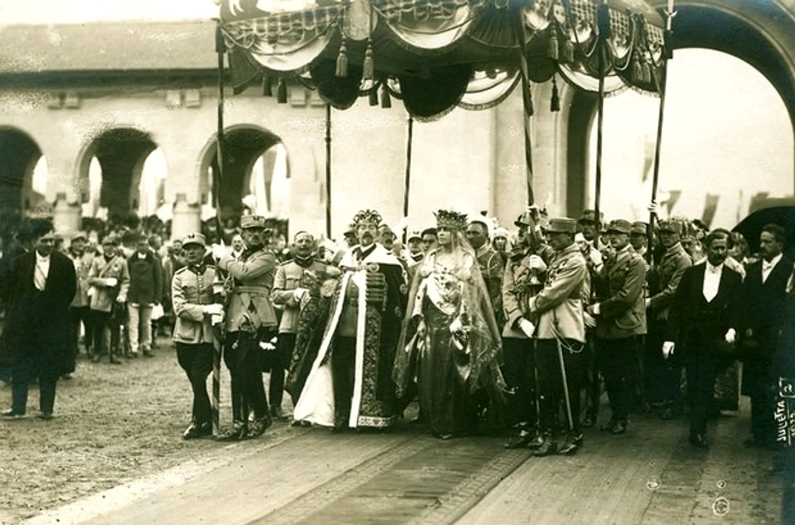Încoronarea regelui Ferdinand şi a reginei Maria în urmă cu 90 de ani
