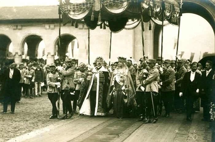 Încoronarea regelui Ferdinand şi a reginei Maria în urmă cu 90 de ani