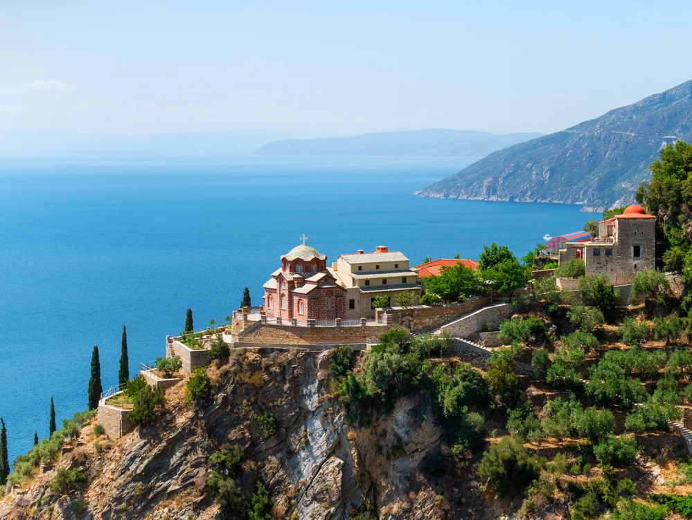 Muntele Athos se găsește pe brațul Athos al peninsulei Halkidiki din Greccia. FOTO: Shutterstock