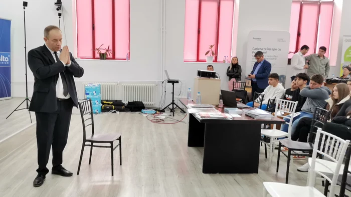 Victor Balaș le-a vorbit elevilor și despre cât câștigă un bun meseriaș FOTo: A.M.