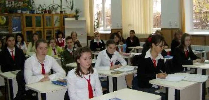 Bacău: Cadrele didactice sărbătoresc Ziua Educației