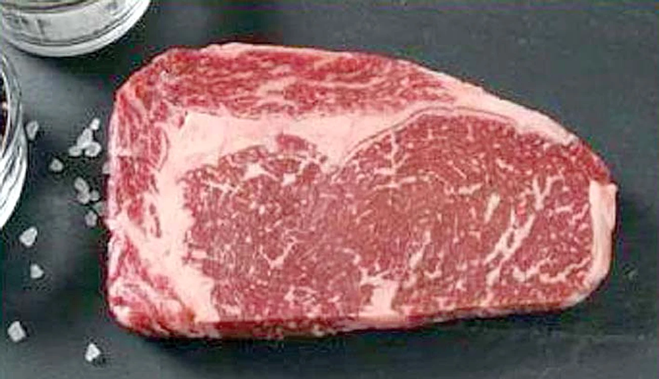 Jambon. Obţinut de la porci crescuţi cu ghinde şi rădăcinoase. 2.600 $ (8.536 lei)