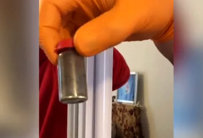 Sticla în care ar fi fost otrava / captură: Antena 3 CNN