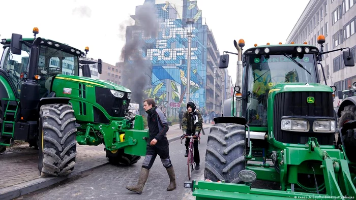 Protestele fermierilor au făcut ca măsurile climatice ale UE să se clatine