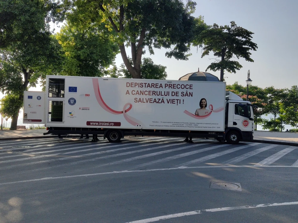 Unitate Mobilă de Screening de Cancer Mamar foto Calin Gavrilas