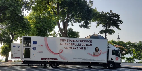 Unitate Mobilă de Screening de Cancer Mamar foto Calin Gavrilas