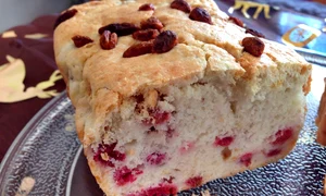 chec din albusuri cu zmeura si goji jpeg