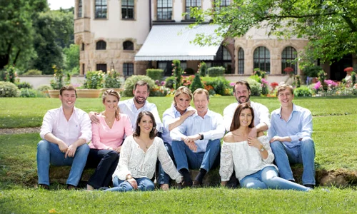 familia regala din luxemburg fotografiata in blugi jpeg