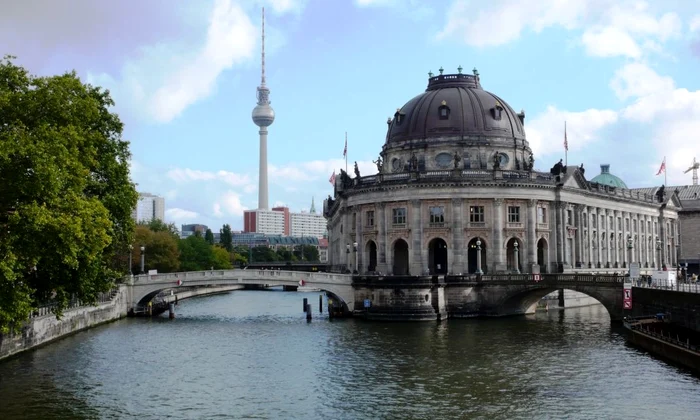O medalie de aur de 100 de kilograme, furată dintr un muzeu din Berlin  jpeg