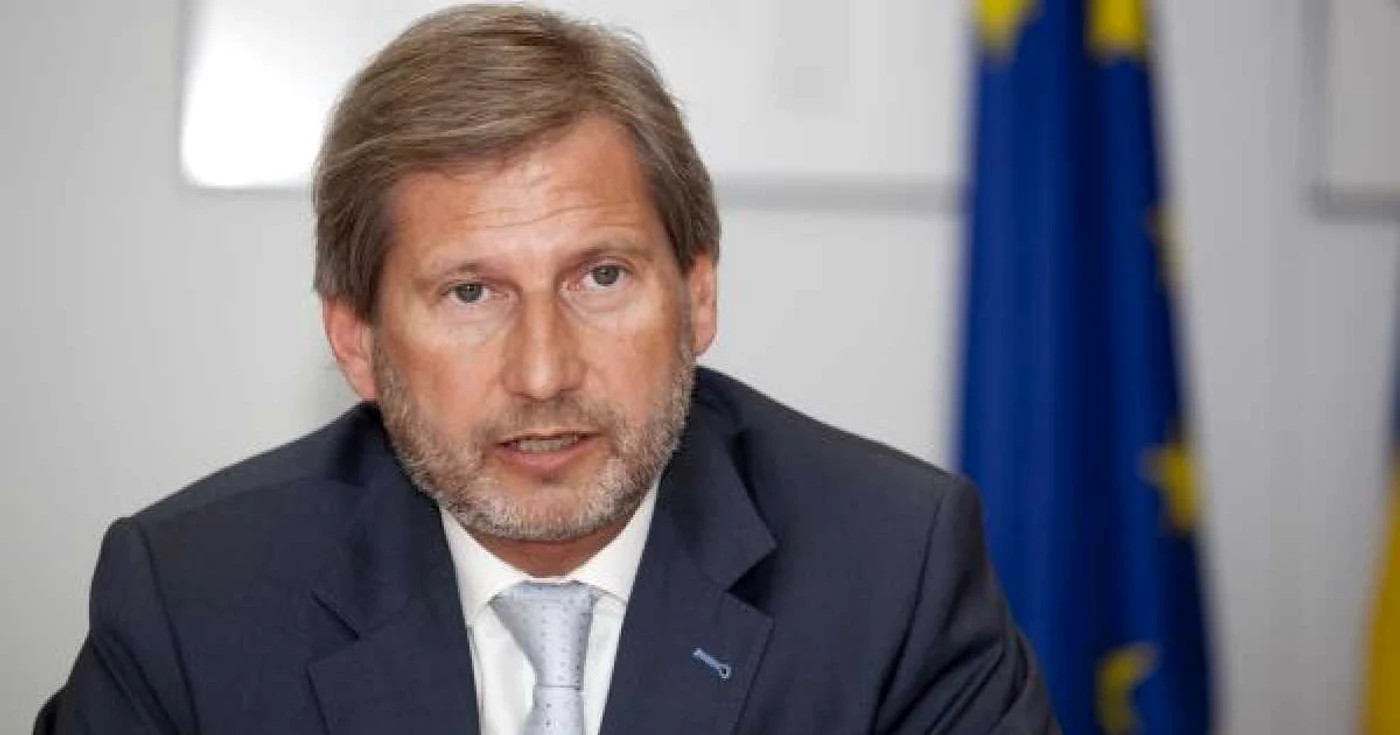 Comisarul european Johannes Hahn susţine că România va trebui să atragă săptămânal 30 de milioane de euro în 2012. 