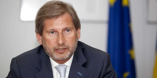 Comisarul european Johannes Hahn susţine că România va trebui să atragă săptămânal 30 de milioane de euro în 2012. 