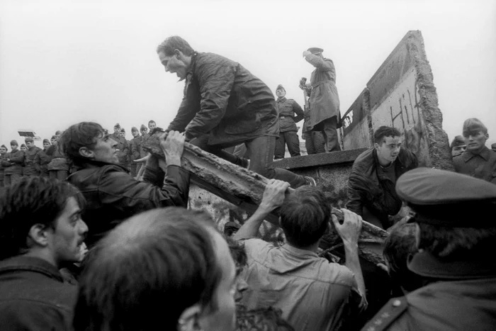 Cădera Zidului Berlinului (9 noiembrie 1989)