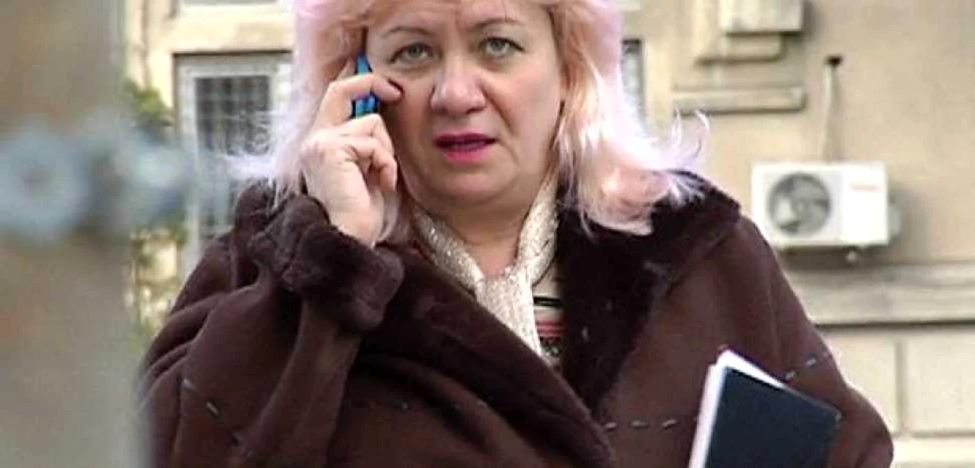 Profesoara de engleză este acuzată că îi învaţă pe elevi totul despre sex