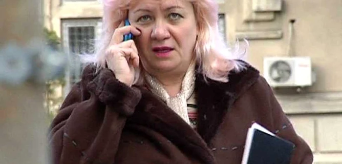 Profesoara de engleză este acuzată că îi învaţă pe elevi totul despre sex