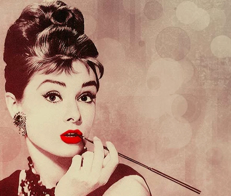 
    Cele mai frumoase femei ale secolului 20: Audrey Hepburn rămâne în memoria noastră un exemplu de frumusețe și rafinamentFoto: metropotam.ro  