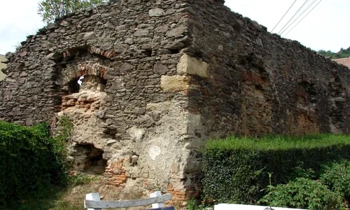 Proiect de trei milioane de euro pentru deschiderea pentru turişti a Cetăţii Bathory jpeg