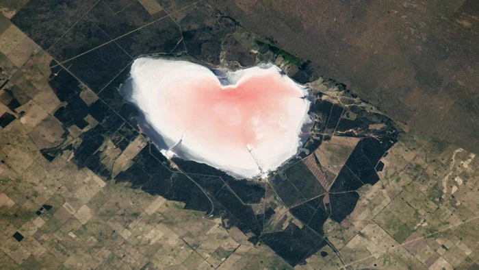 Lacul se află în Argentina / foto: NASA