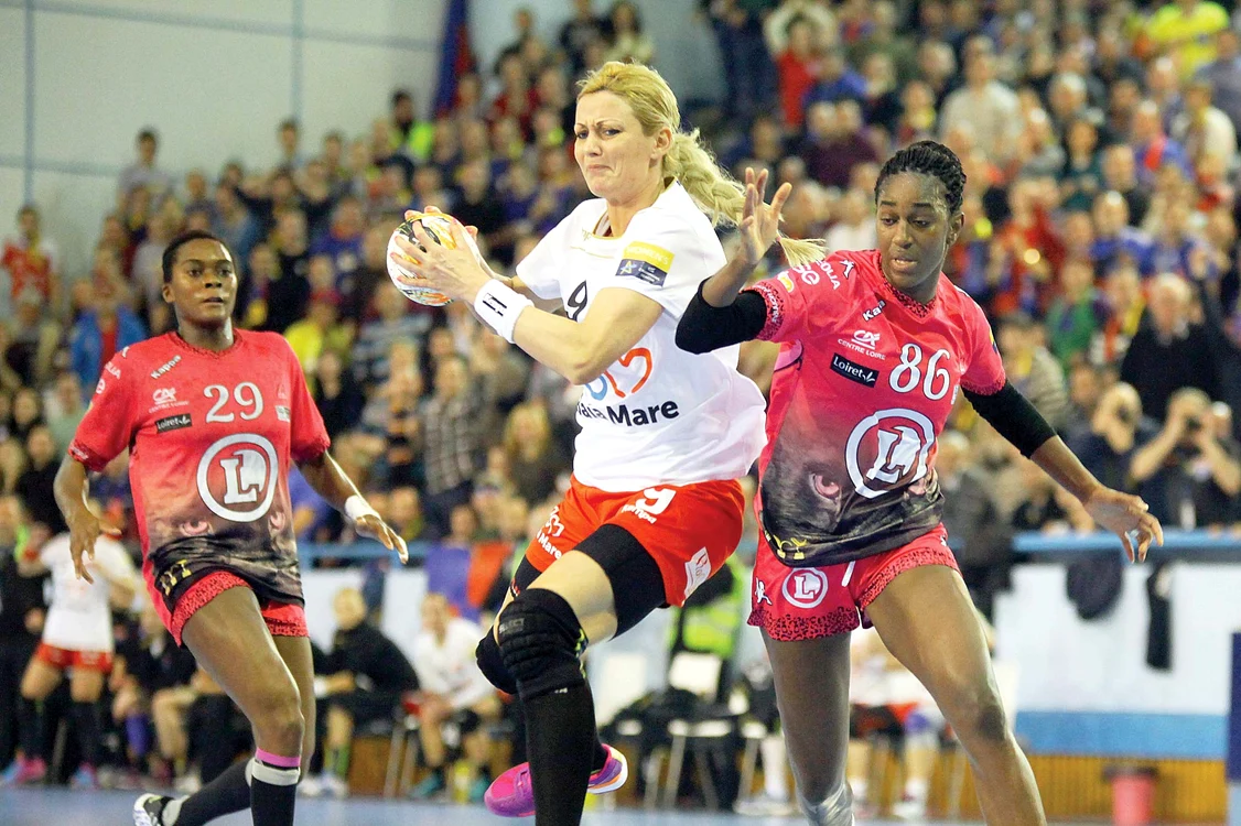 Gabriela Szucs şi coechipierele ei sunt ca şi calificate în sferturile de finală ale Ligii CampionilorFOTO: Mediafax