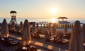 Terasaă la mare pe litoral  Foto Freepik com jpg
