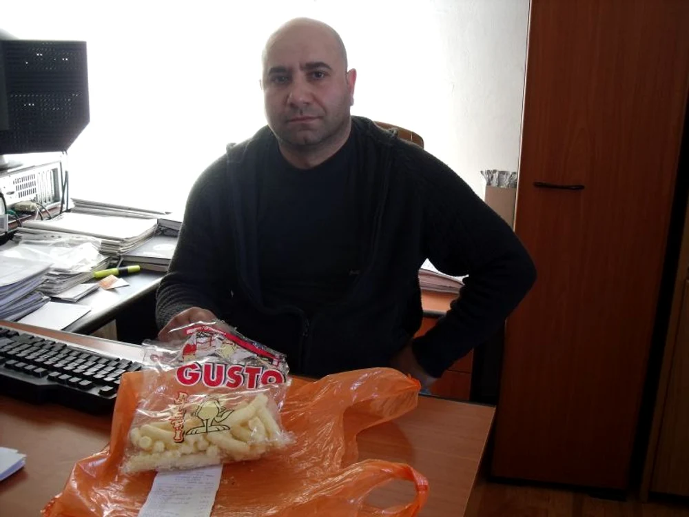 Şoarece mort într-o pungă de pufuleţi FOTO: Ştefan Borcea
