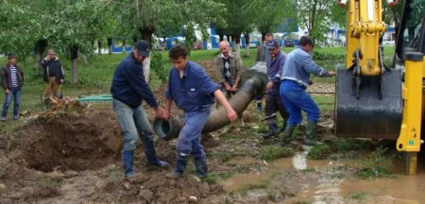 Lucrările la alimentările cu apă au primit din nou bani